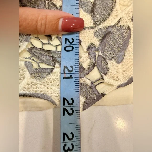 EUC Tory Burch Ian Guipure Lace Top – Size 10 - Picture 10 of 10